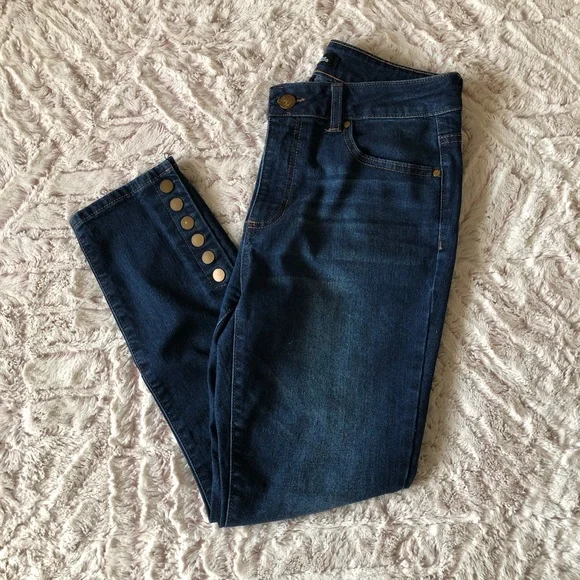 d. jeans Dark Denim with Button Detail Cropped Jeans - Picture 1 of 6